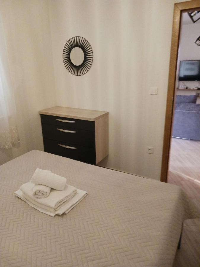 Apartmani Petra Примоштен Екстер'єр фото